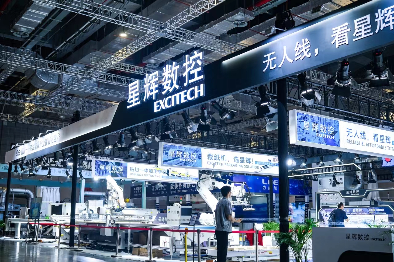 EXCITECH nampilake solusi pertukangan kayu ing Pameran Perabot Internasional CIFF China kaping 54 ing 2024.